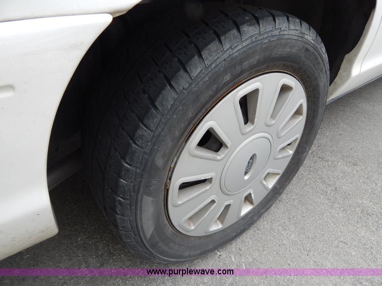 image for item H3374 2007 Ford Crown Victoria Police Interceptor