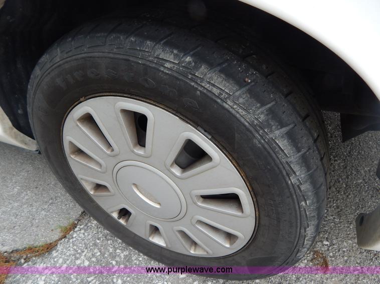 image for item H3374 2007 Ford Crown Victoria Police Interceptor