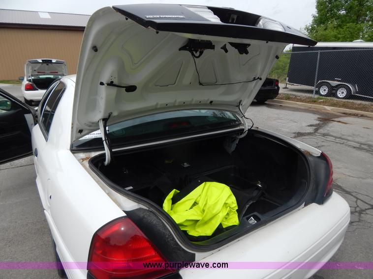 image for item H3374 2007 Ford Crown Victoria Police Interceptor