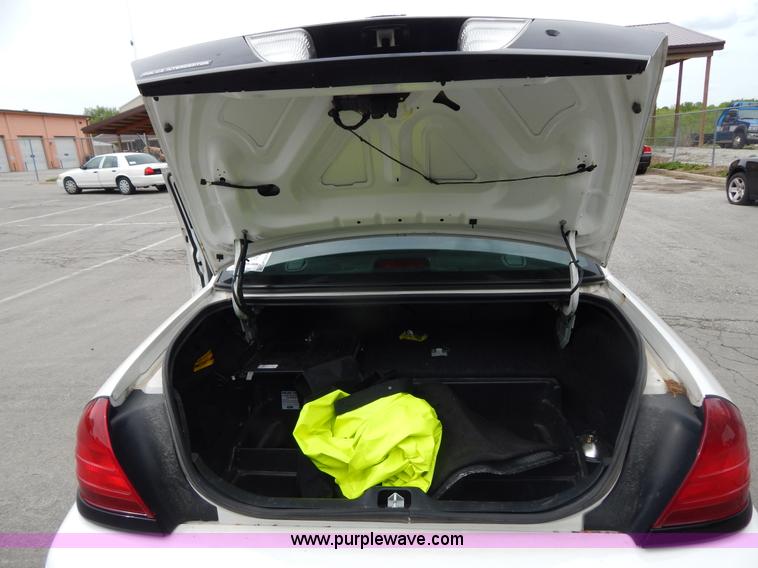 image for item H3374 2007 Ford Crown Victoria Police Interceptor