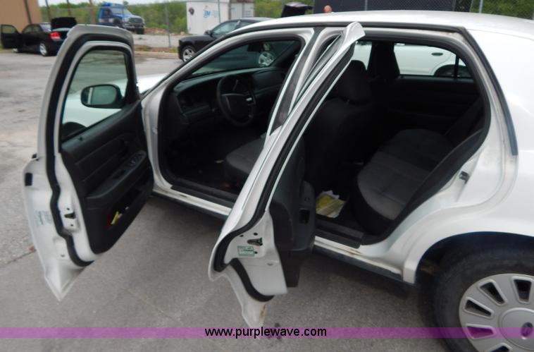 image for item H3374 2007 Ford Crown Victoria Police Interceptor