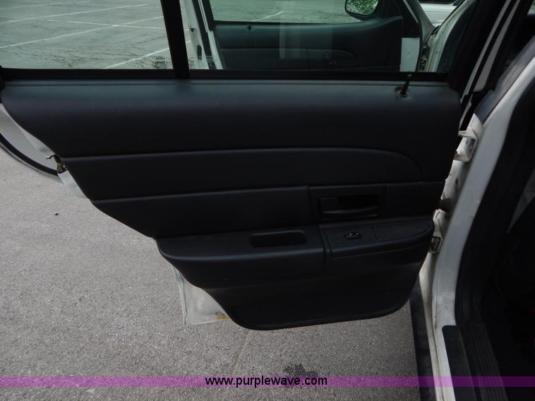 image for item H3374 2007 Ford Crown Victoria Police Interceptor