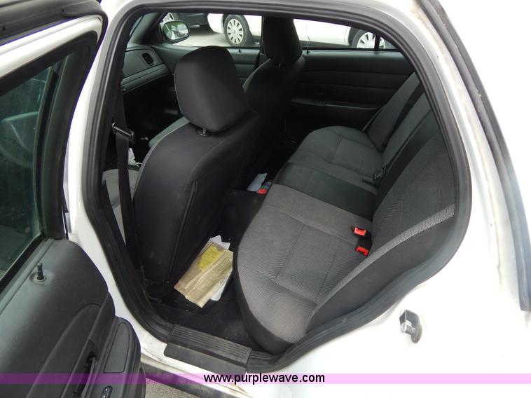 image for item H3374 2007 Ford Crown Victoria Police Interceptor
