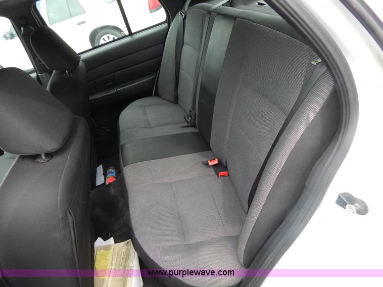 image for item H3374 2007 Ford Crown Victoria Police Interceptor