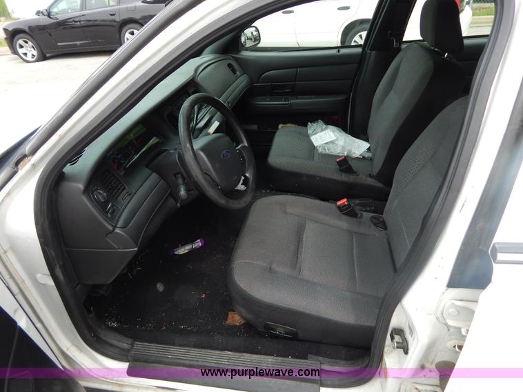 image for item H3374 2007 Ford Crown Victoria Police Interceptor