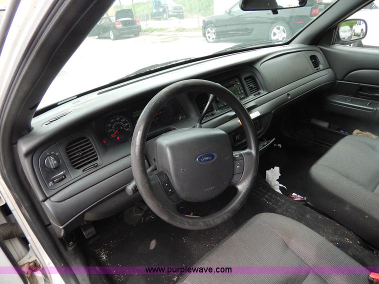image for item H3374 2007 Ford Crown Victoria Police Interceptor