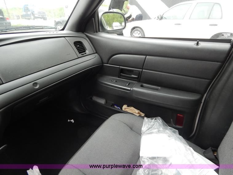 image for item H3374 2007 Ford Crown Victoria Police Interceptor