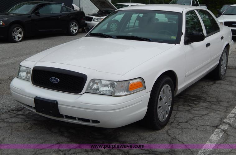image for item H3375 2006 Ford Crown Victoria Police Interceptor