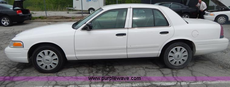 image for item H3375 2006 Ford Crown Victoria Police Interceptor