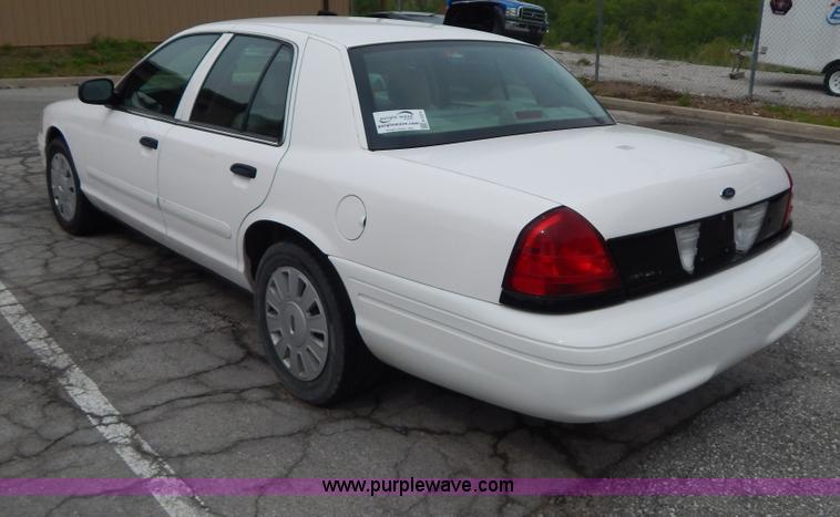 image for item H3375 2006 Ford Crown Victoria Police Interceptor
