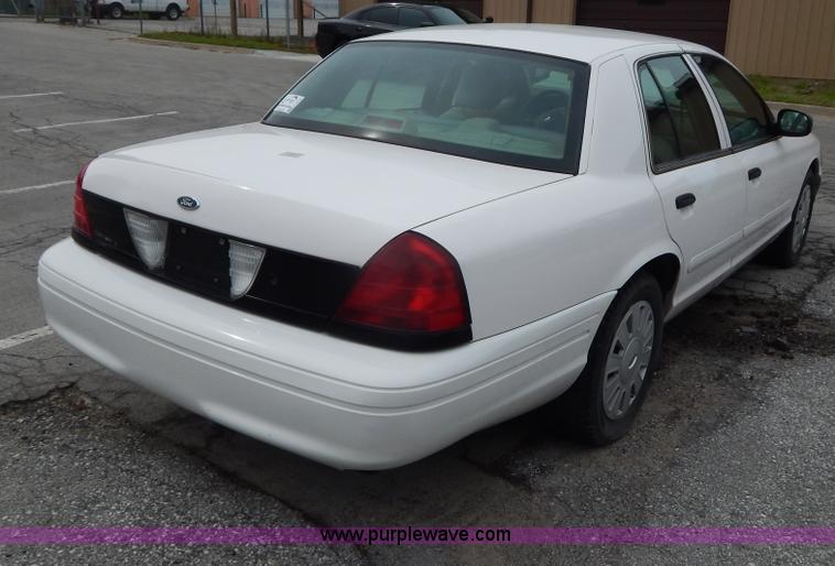 image for item H3375 2006 Ford Crown Victoria Police Interceptor