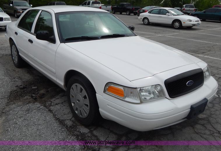 image for item H3375 2006 Ford Crown Victoria Police Interceptor