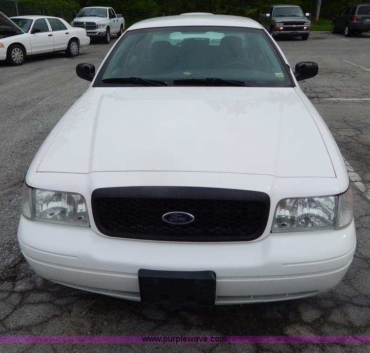 image for item H3375 2006 Ford Crown Victoria Police Interceptor