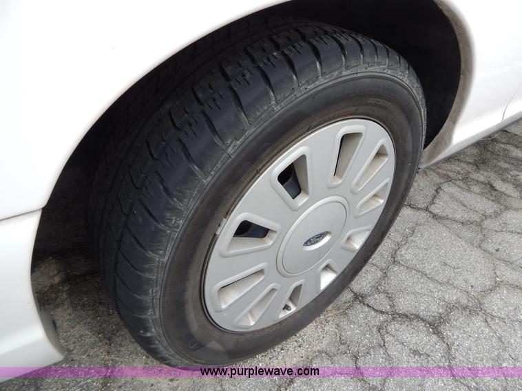 image for item H3375 2006 Ford Crown Victoria Police Interceptor