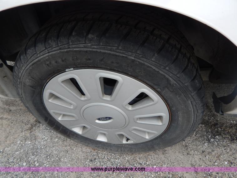 image for item H3375 2006 Ford Crown Victoria Police Interceptor