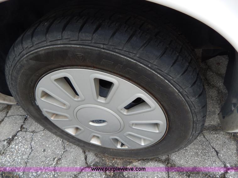 image for item H3375 2006 Ford Crown Victoria Police Interceptor