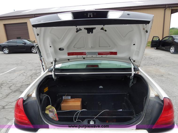 image for item H3375 2006 Ford Crown Victoria Police Interceptor