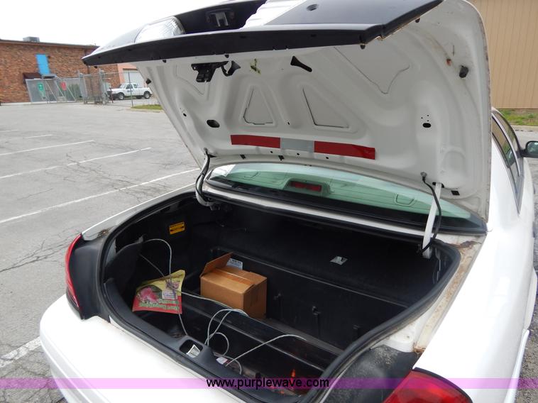 image for item H3375 2006 Ford Crown Victoria Police Interceptor