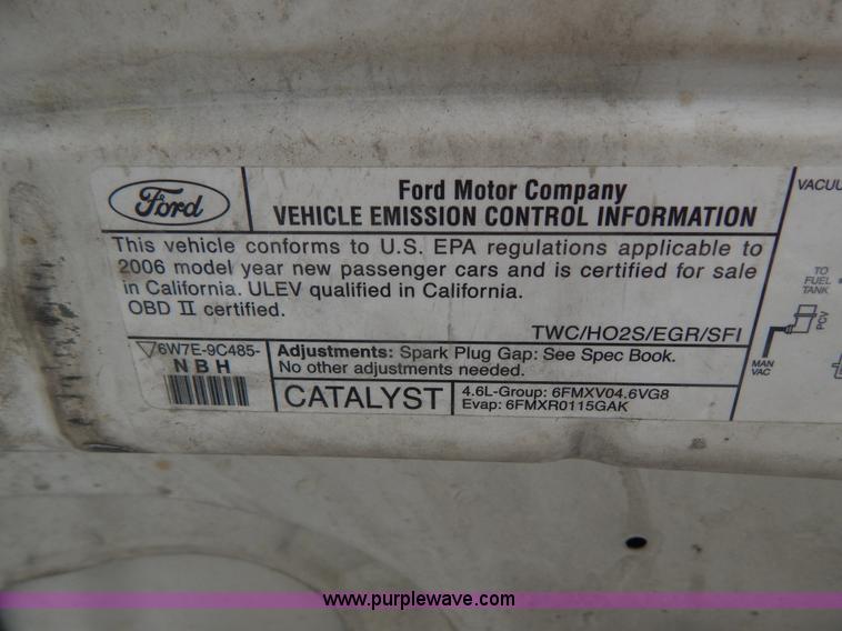 image for item H3375 2006 Ford Crown Victoria Police Interceptor