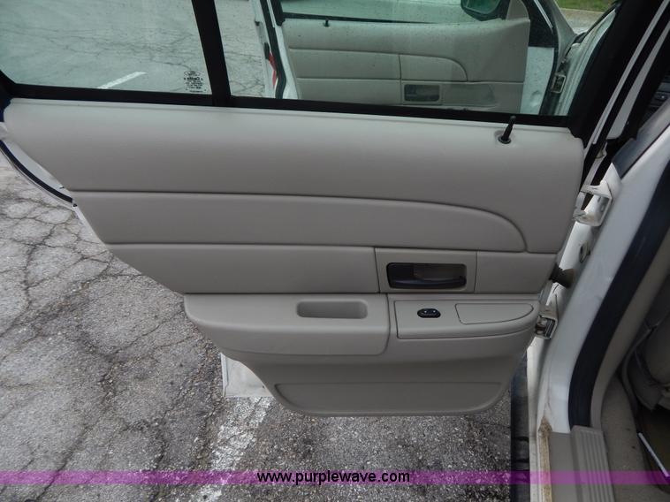 image for item H3375 2006 Ford Crown Victoria Police Interceptor