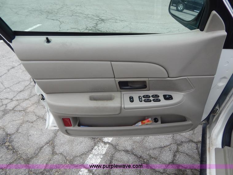 image for item H3375 2006 Ford Crown Victoria Police Interceptor