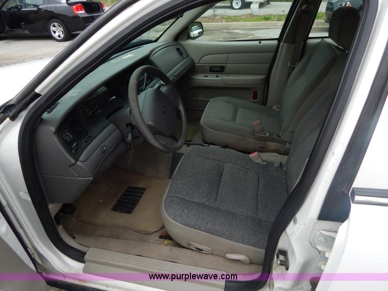 image for item H3375 2006 Ford Crown Victoria Police Interceptor