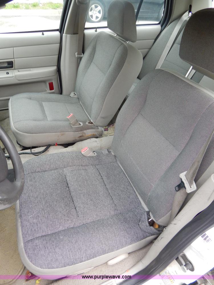 image for item H3375 2006 Ford Crown Victoria Police Interceptor