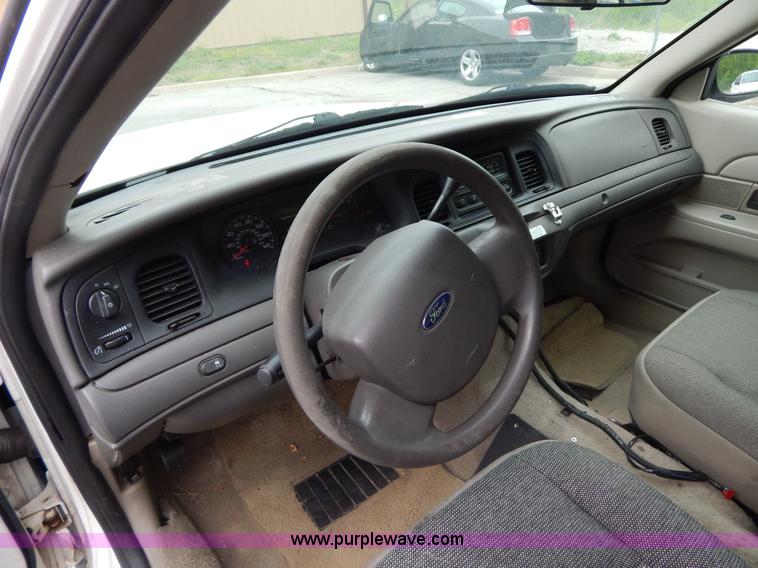 image for item H3375 2006 Ford Crown Victoria Police Interceptor