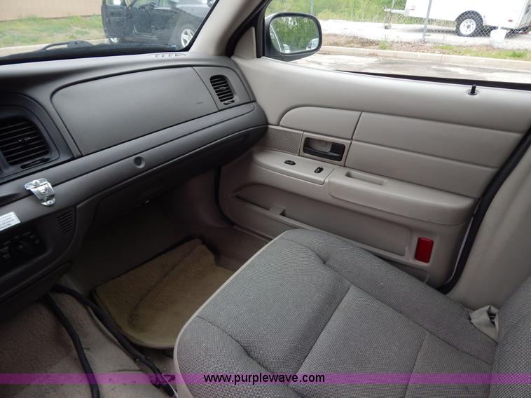 image for item H3375 2006 Ford Crown Victoria Police Interceptor