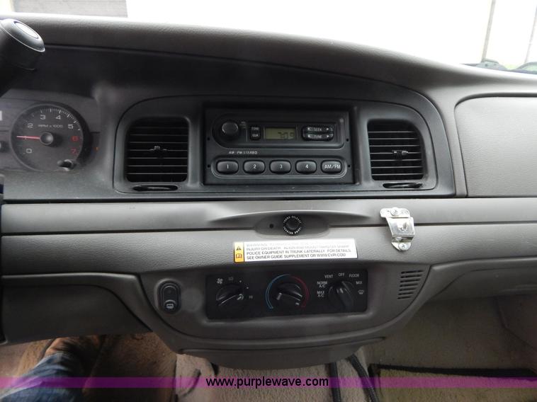 image for item H3375 2006 Ford Crown Victoria Police Interceptor