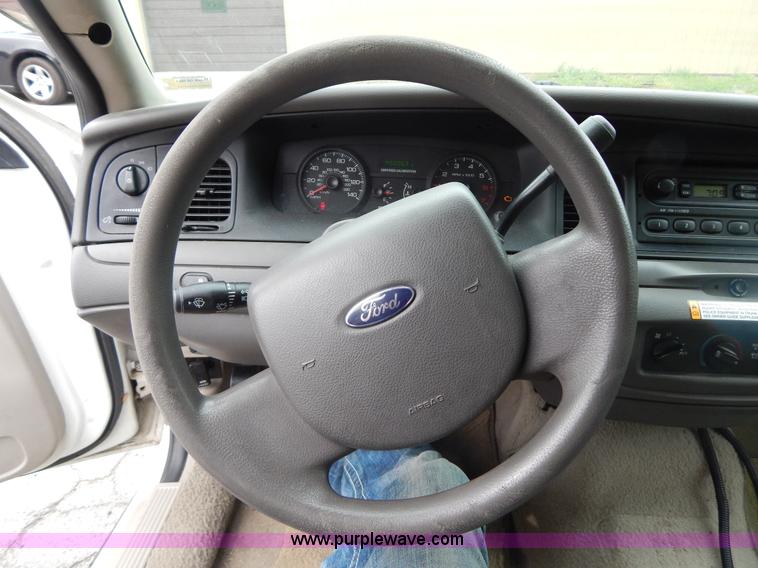 image for item H3375 2006 Ford Crown Victoria Police Interceptor