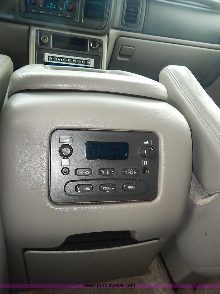 image for item I3631 2003 Chevrolet Tahoe LT SUV