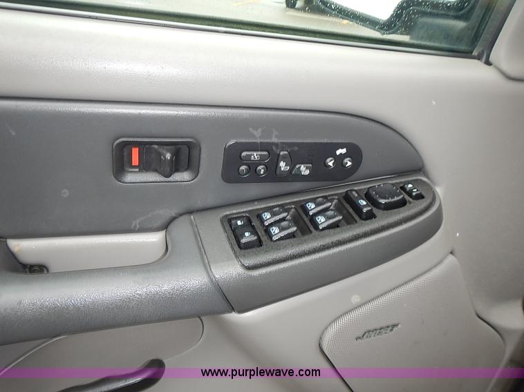 image for item I3631 2003 Chevrolet Tahoe LT SUV