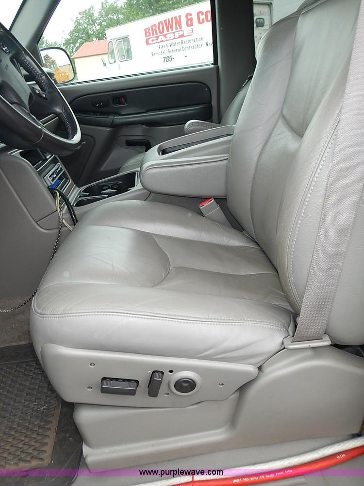 image for item I3631 2003 Chevrolet Tahoe LT SUV