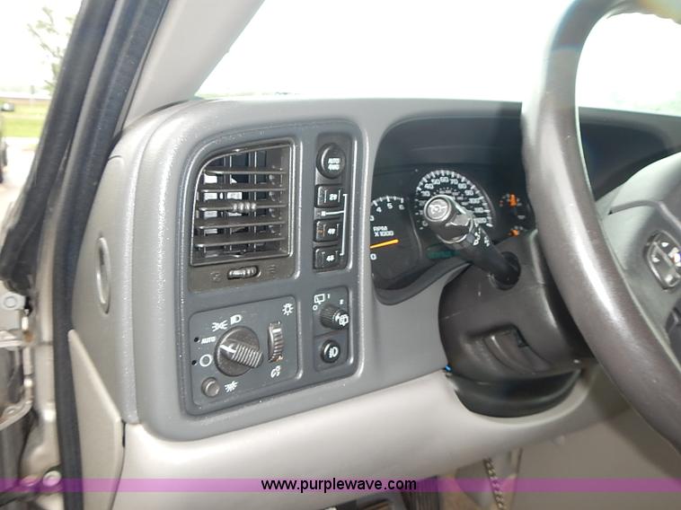 image for item I3631 2003 Chevrolet Tahoe LT SUV