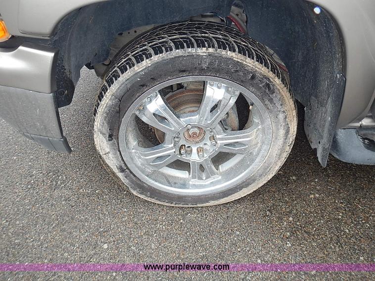 image for item I3631 2003 Chevrolet Tahoe LT SUV