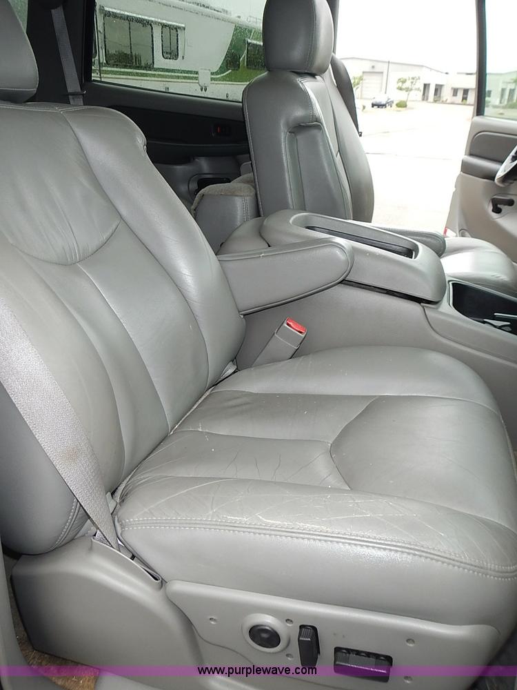 image for item I3631 2003 Chevrolet Tahoe LT SUV