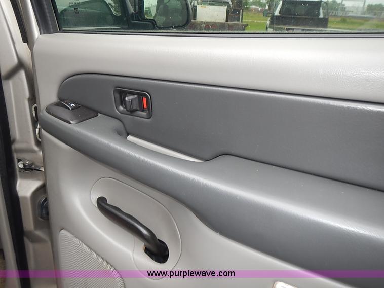 image for item I3631 2003 Chevrolet Tahoe LT SUV