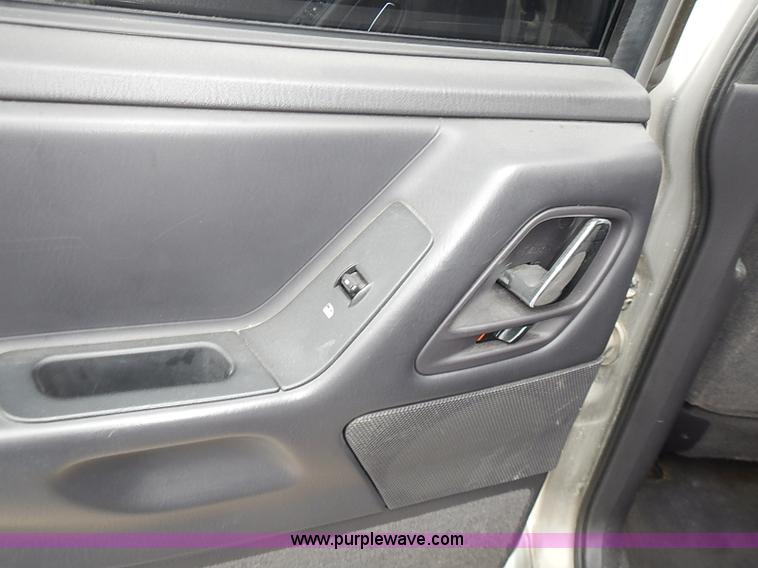 image for item I3633 2000 Jeep Grand Cherokee Laredo SUV