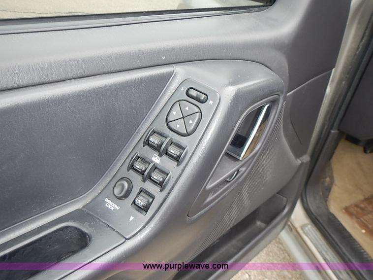 image for item I3633 2000 Jeep Grand Cherokee Laredo SUV