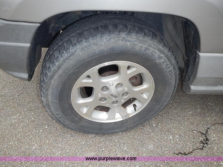 image for item I3633 2000 Jeep Grand Cherokee Laredo SUV