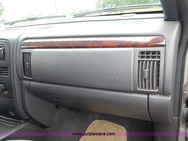 image for item I3633 2000 Jeep Grand Cherokee Laredo SUV