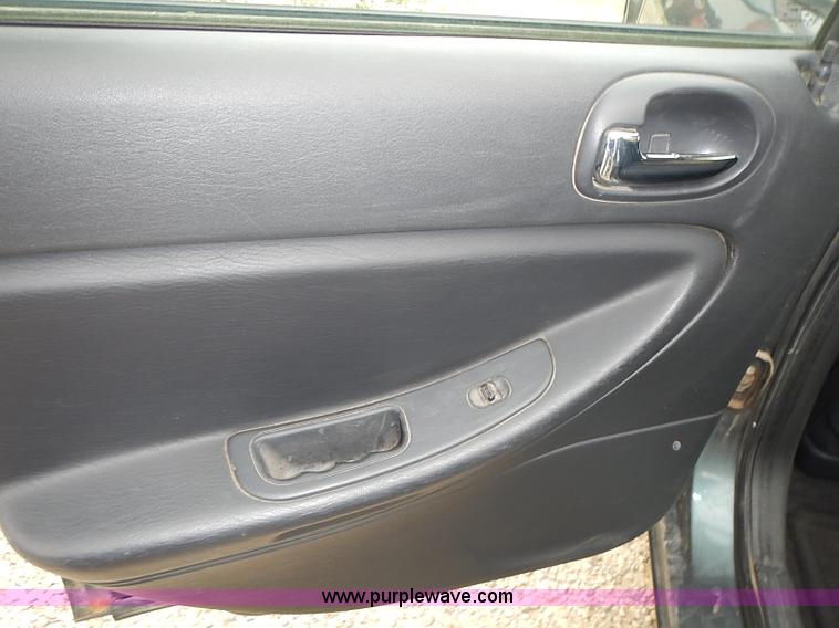 image for item I3634 2004 Chrysler Sebring LXi