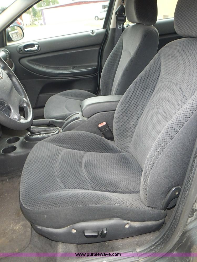 image for item I3634 2004 Chrysler Sebring LXi