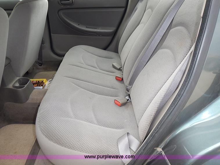 image for item I3635 2004 Dodge Stratus SE