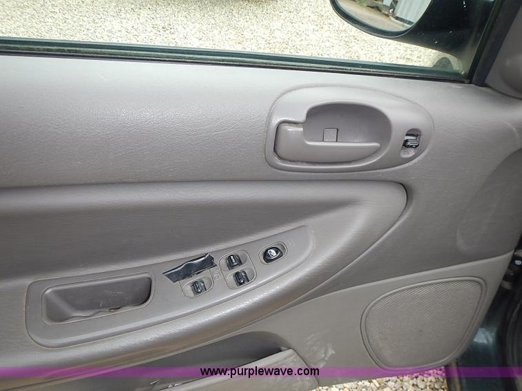 image for item I3635 2004 Dodge Stratus SE