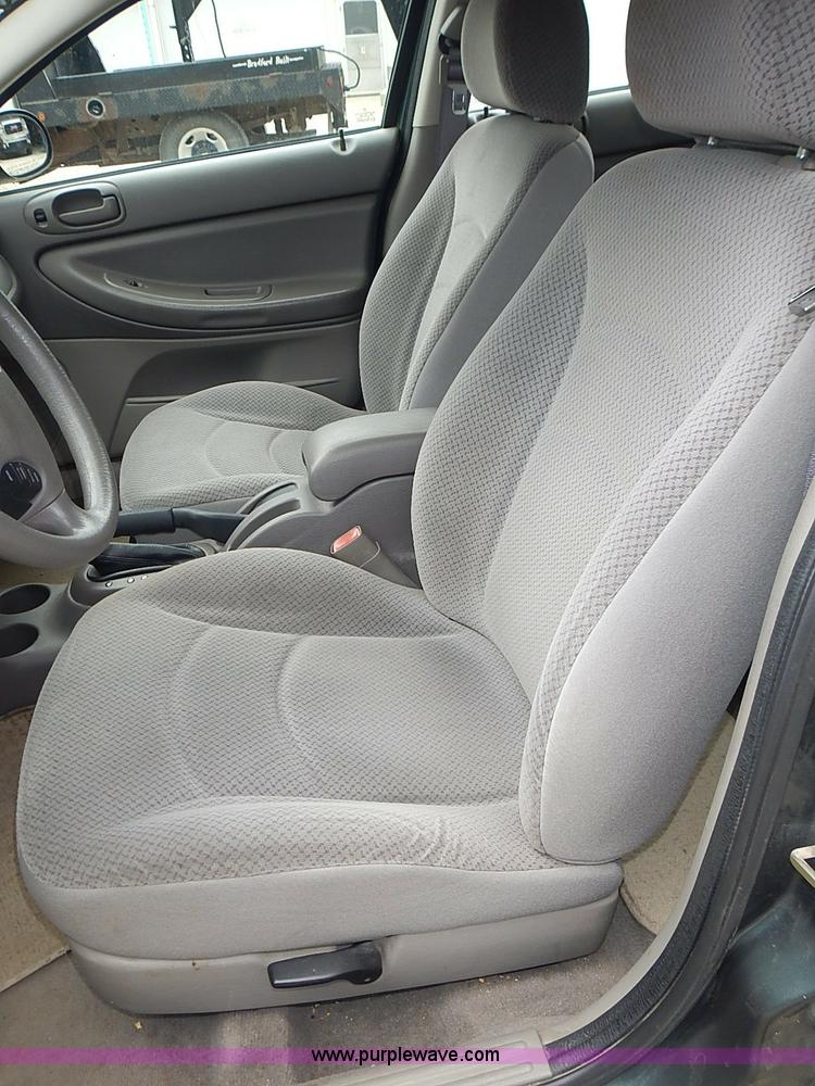 image for item I3635 2004 Dodge Stratus SE