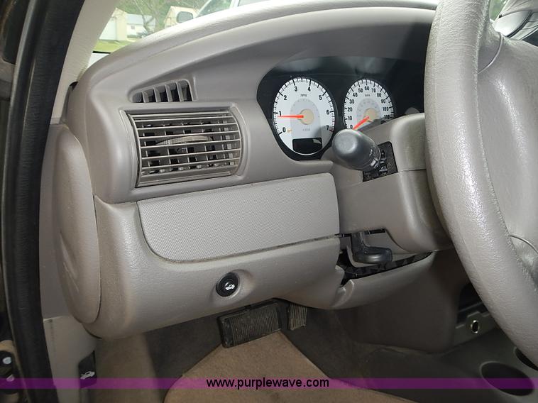 image for item I3635 2004 Dodge Stratus SE