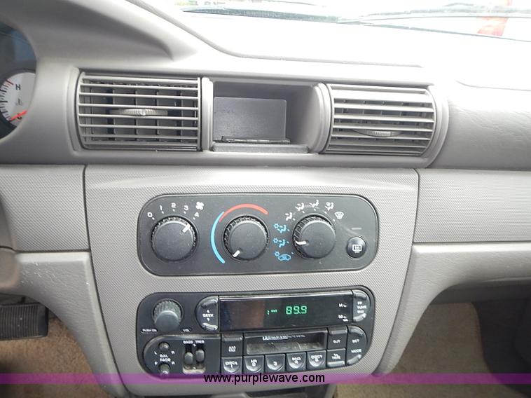 image for item I3635 2004 Dodge Stratus SE