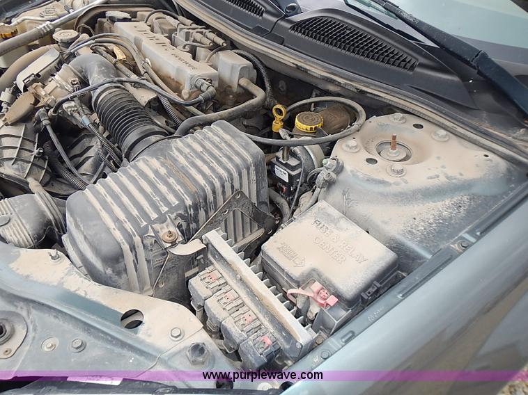 image for item I3635 2004 Dodge Stratus SE